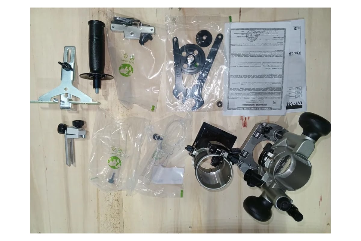 Фрезер RT0702CX2 Makita сумка