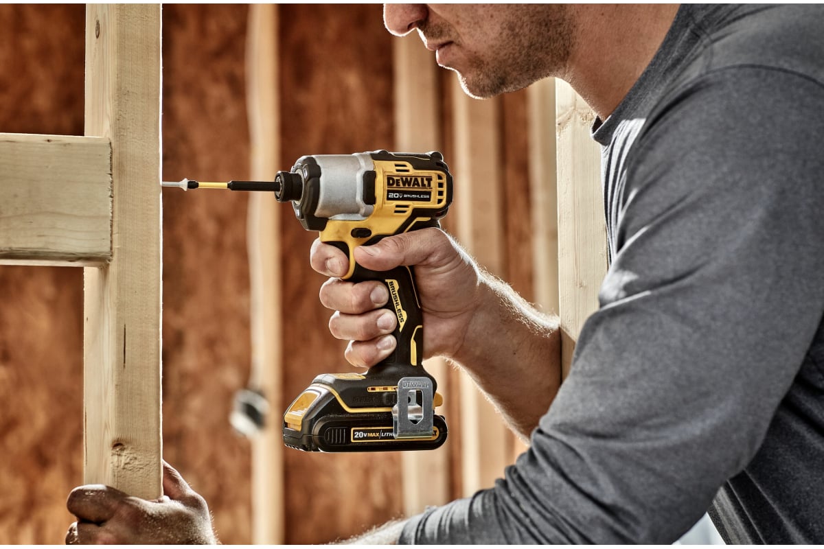 Акк. шуруповерт DCF840N-XJ без акк. и з/у DeWALT ударн.