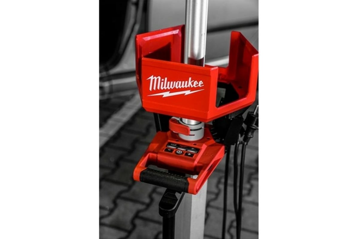 Акк. мачта освещения M18 HOSALC-0 с з/у Milwaukee 4933478116