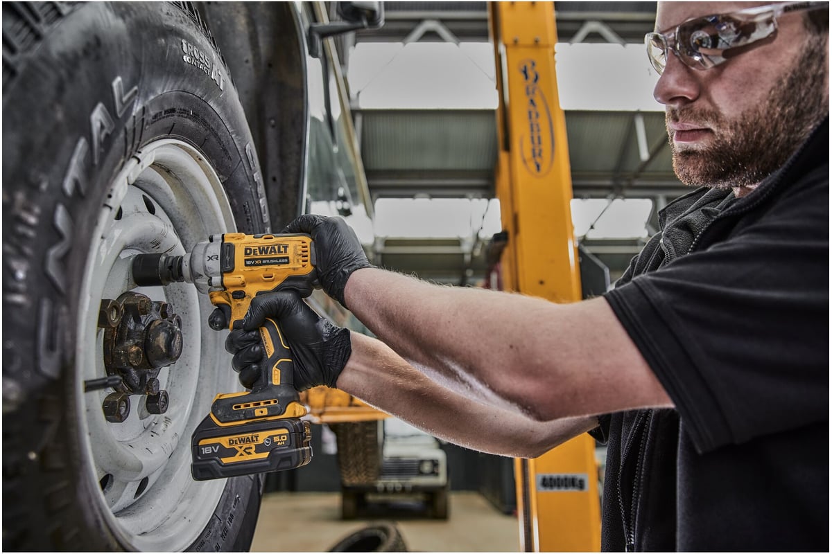 Акк. гайковерт DCF892P2T-QW DeWALT ударн.