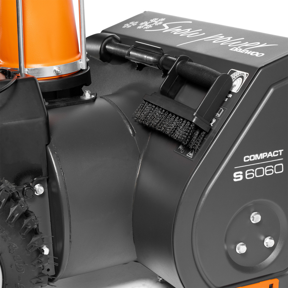 Снегоуборщик DAEWOO S 6060 с шипами