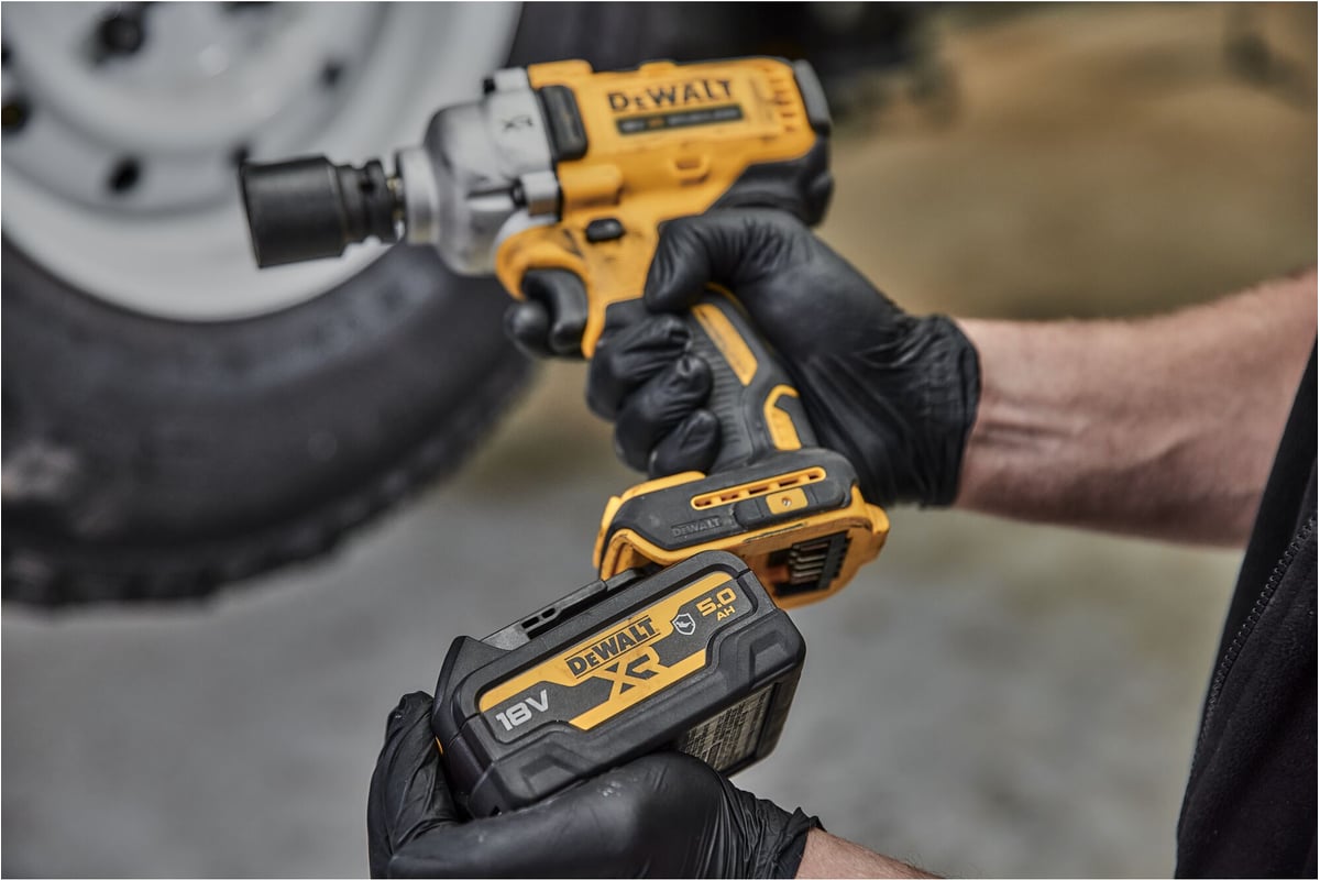 Акк. гайковерт DCF892P2T-QW DeWALT ударн.