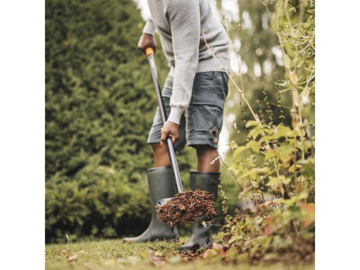 Лопата совк. с ручкой Solid FISKARS 1066720